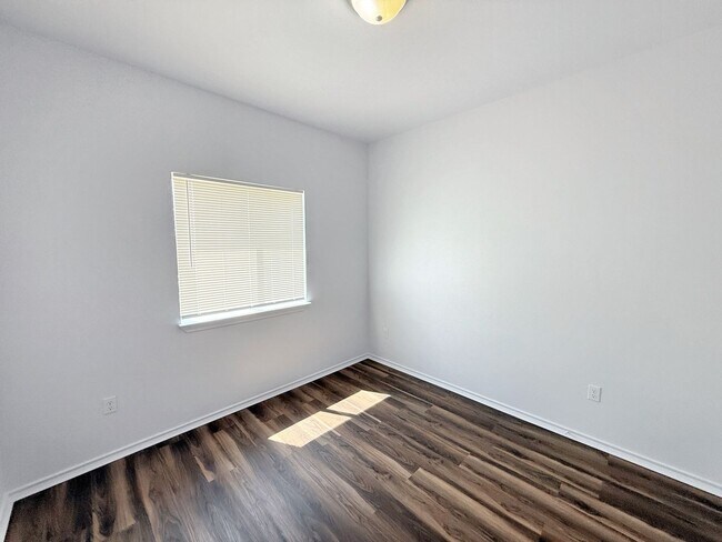 Building Photo - Stylish 3-Bedroom, No-Carpet Living with Flexible Move-In Terms in Princeton, TX