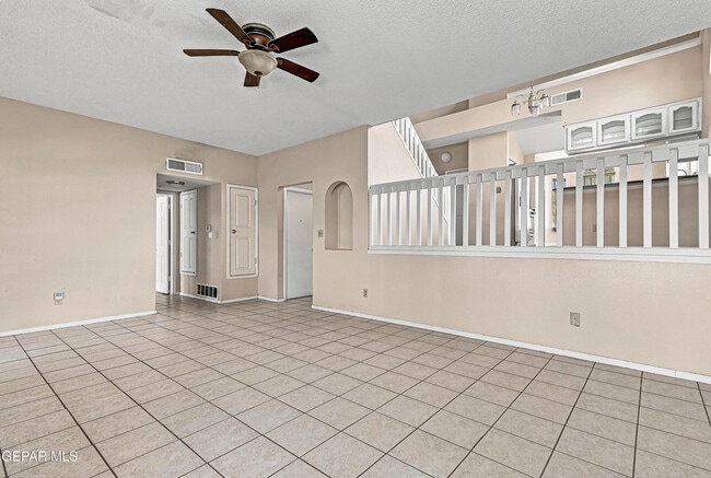 Building Photo - 4645 Loma De Plata Dr