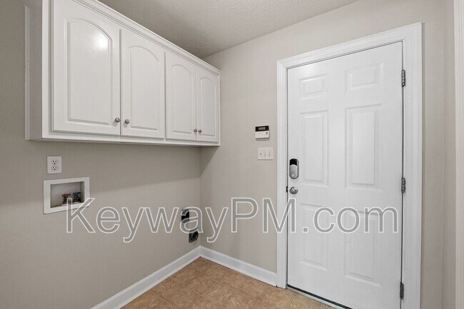 Building Photo - 633 Ventana Dr