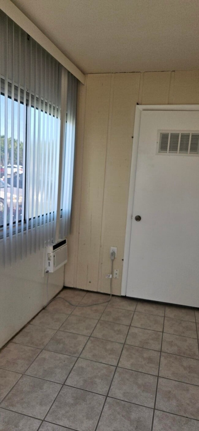 Building Photo - 160 Burgandy Way