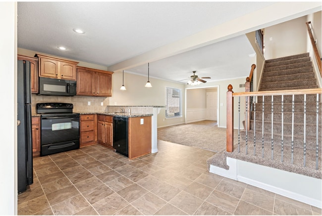 Building Photo - Spacious Two Bedroom Townhome - Available end of February