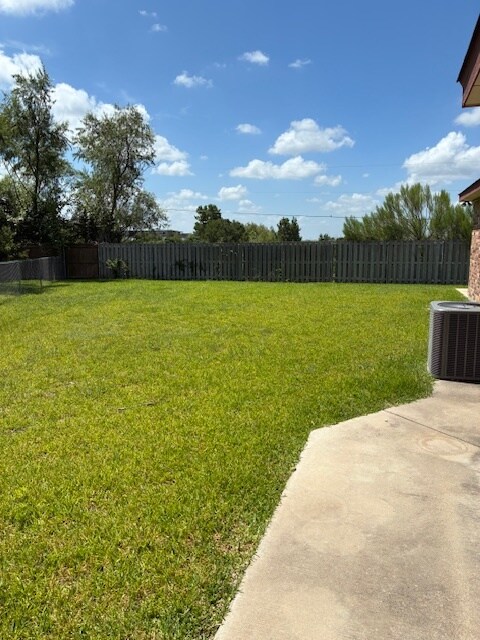 Building Photo - 3301 Lineage Loop