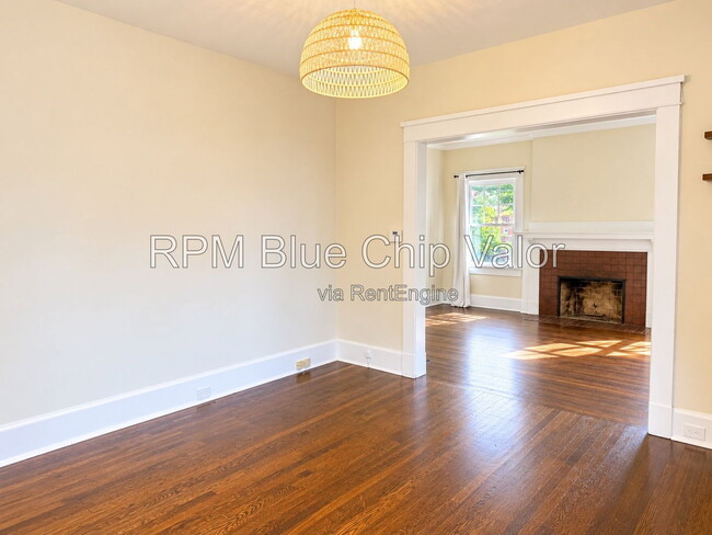 Building Photo - 2515 Hackberry St