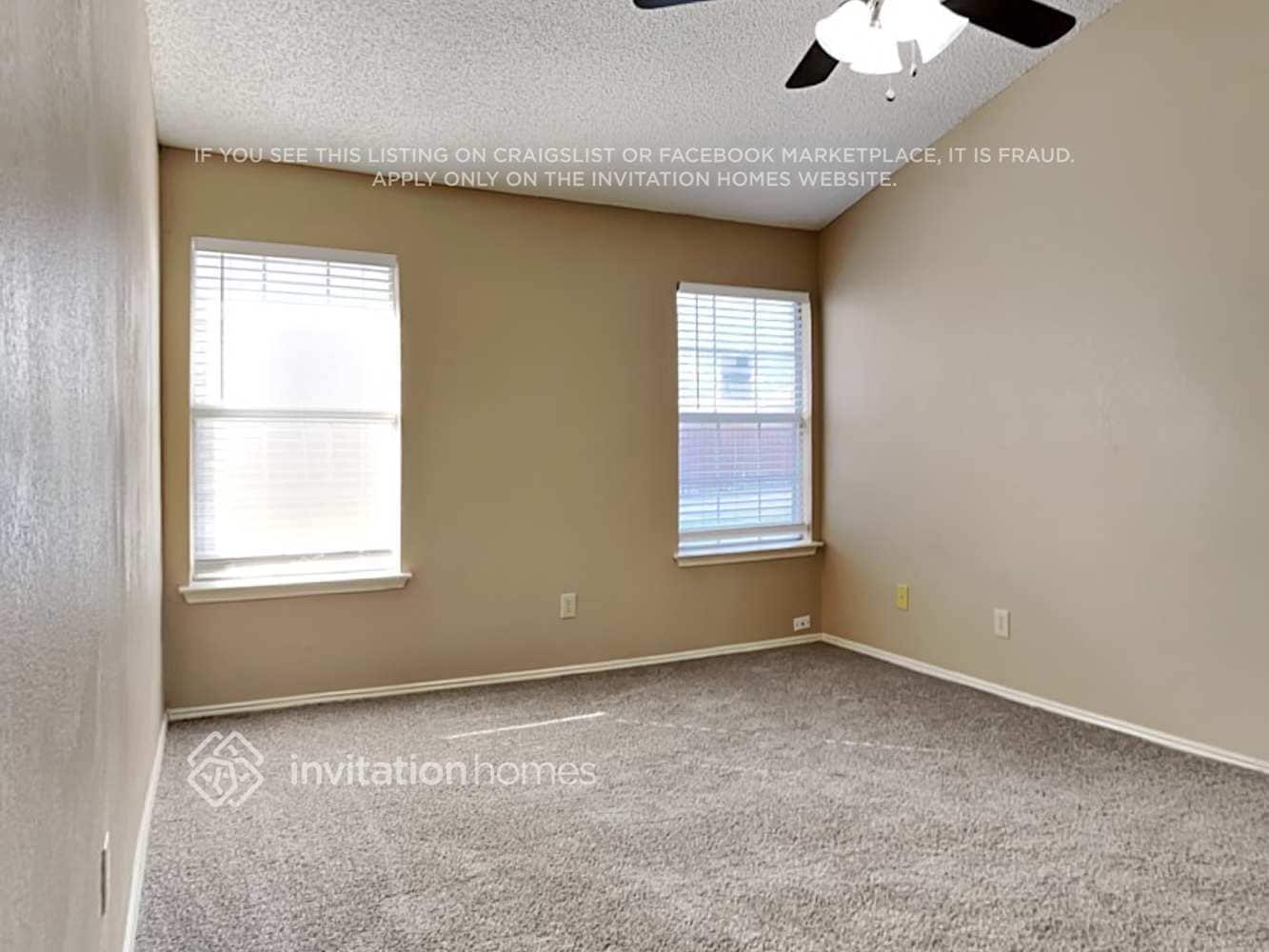 Building Photo - 2060 Camelot Dr