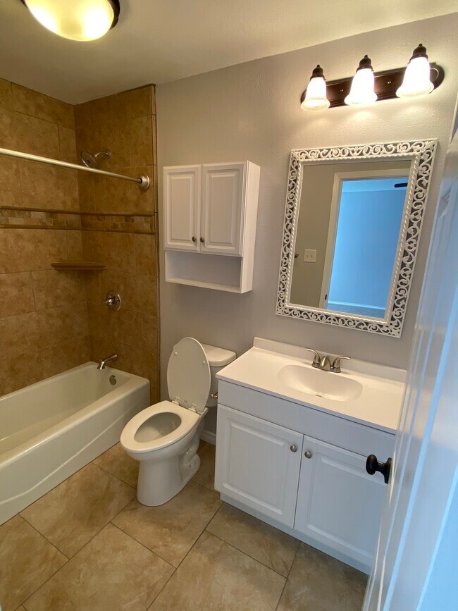 Building Photo - 4528 Lanham St