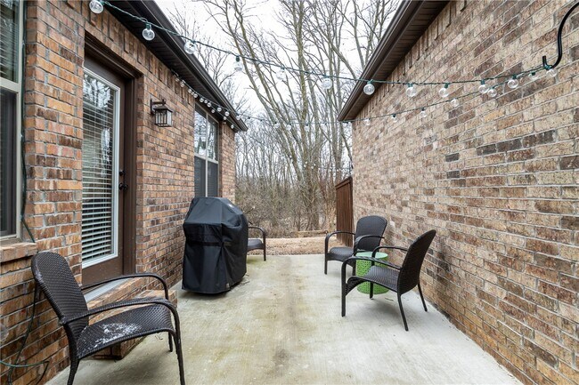 Building Photo - 1706 SW Riverstone Rd