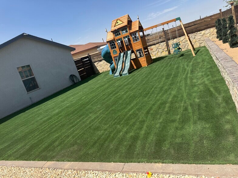 Building Photo - 14233 Escalera Dr