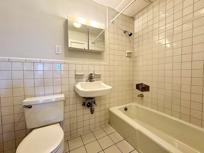 Building Photo - 206 High St