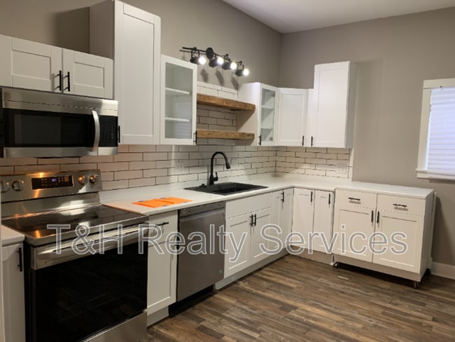 Building Photo - 234 N Addison St