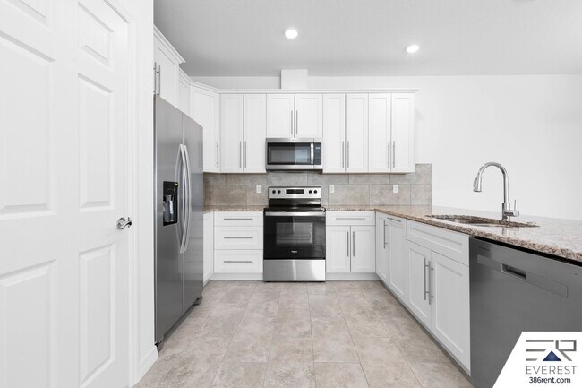 Building Photo - Modern 3-Bed, 2-Bath Townhome with Private Yard & 2-Car Garage
