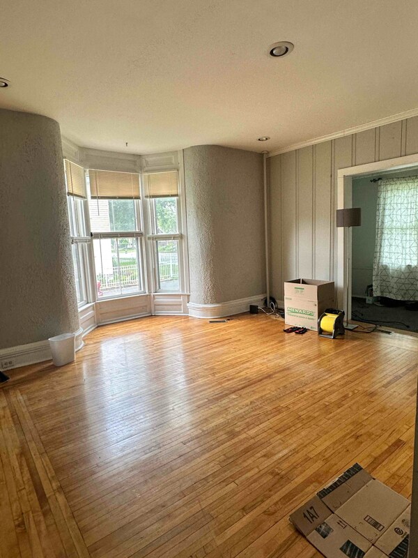 Building Photo - 218 N Main St