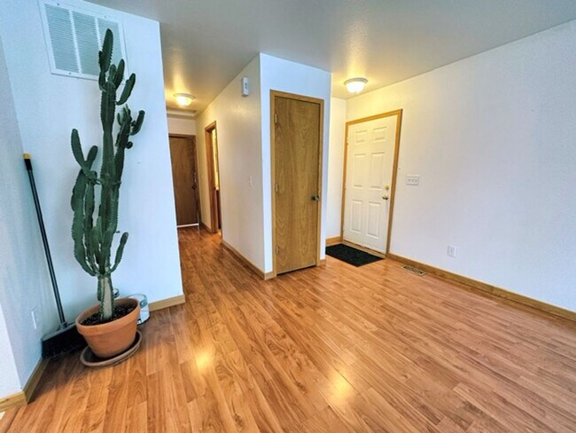 Building Photo - South Anchorage Home with Fenced in Yard & In Unit Laundry