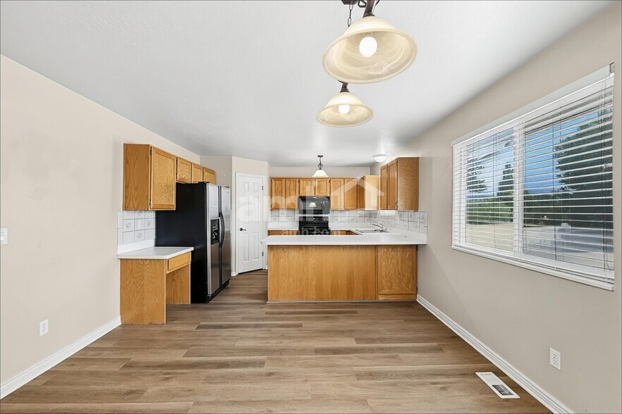 Building Photo - 911 N 2350 W