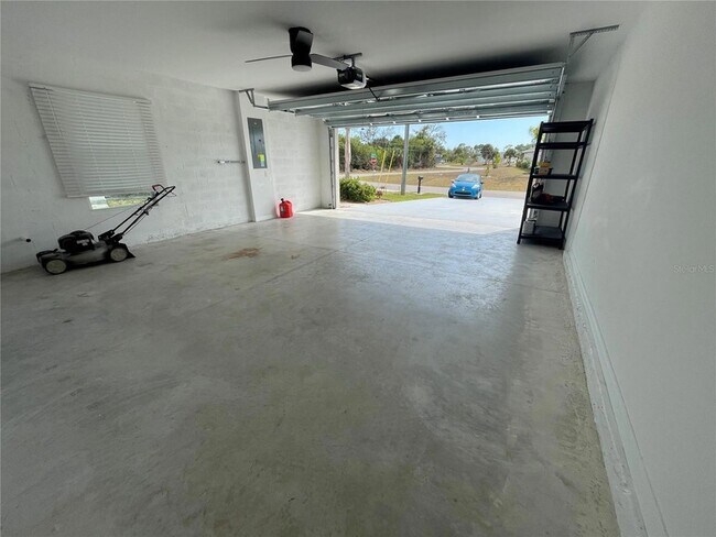 Building Photo - 112 Oakwood Ct