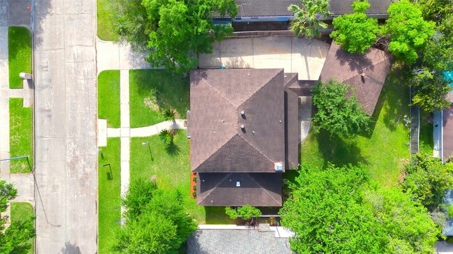 Building Photo - 7914 Oakington Dr