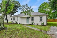 Building Photo - 3111 Azalea Dr