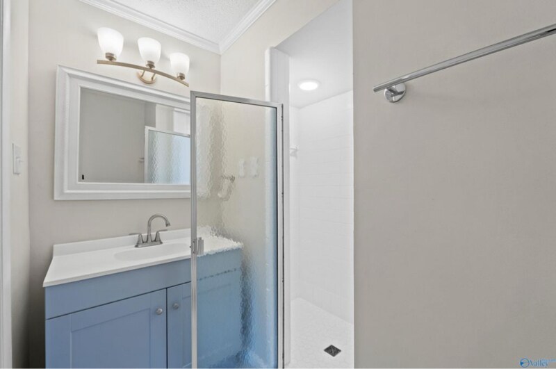 Building Photo - 2519 Excalibur Dr SE