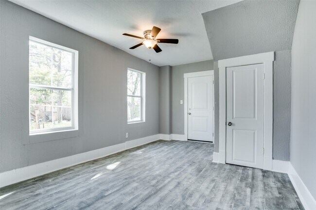 Building Photo - 810 Maltby St