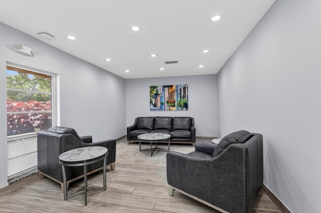 Building Photo - 3499 Oaks Way