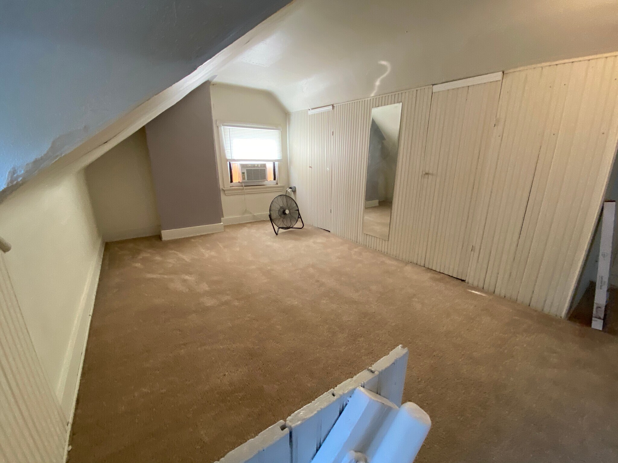 Loft 3rd floor - 2532 Ravine St