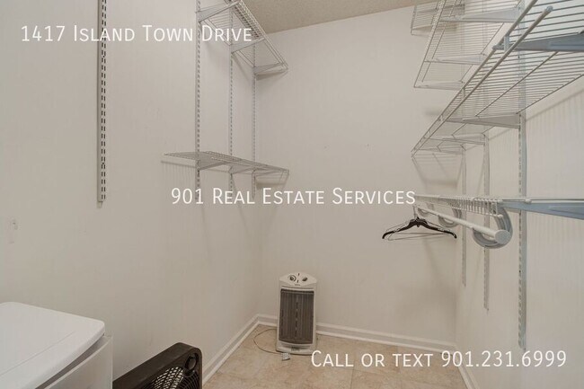 Building Photo - 1417 Island Town Dr