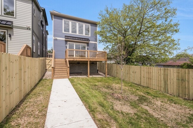 Building Photo - 3203 Resha Ln