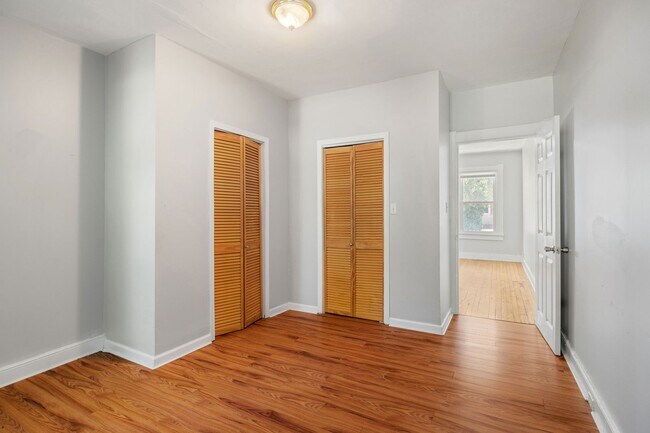 Building Photo - 3 Bedroom/1.5 Bath Northside Home ***Avail...