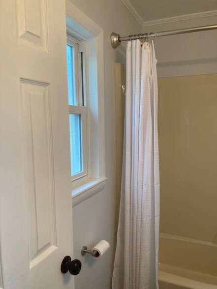 3 Bedroom 2 Full Bath Bungalow Minutes from Downtown Charleston with Charleston Harbor Views - 811 Minnie St