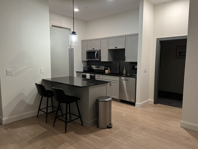 Building Photo - 425 Prospect Ave