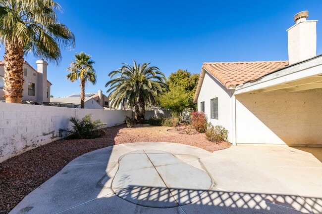 Building Photo - Lovely 1 story home near Warm Springs and Green Valley Pkwy with LARGE backyard!