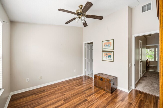 Building Photo - Beautifully Updated 2/2.5 Townhouse in the Heart of Lake Mary