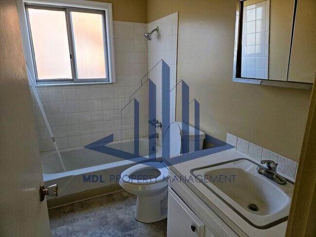 Building Photo - 2215 Weiss St