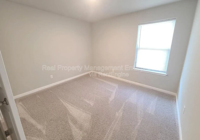 Building Photo - 1701 Crimson Lake Blvd