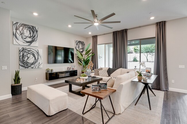 Building Photo - BEAUTIFULLY FULLY FURNISHED 4 BEDROOM 3.5 ...