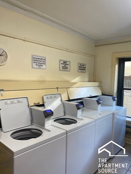 Building Photo - 1160 N Dearborn St