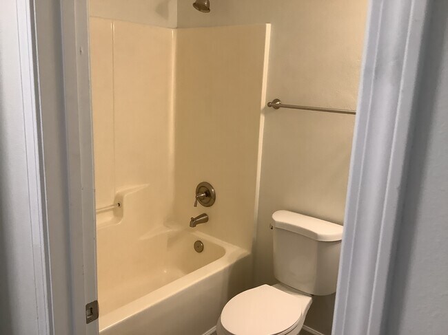 Building Photo - 6 Vista Rose Ct