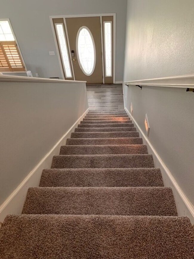 Building Photo - Furnished 4 Bedroom 3 Bath House in Kimberling City, MO with 2 car garage-Seasonal Lake View