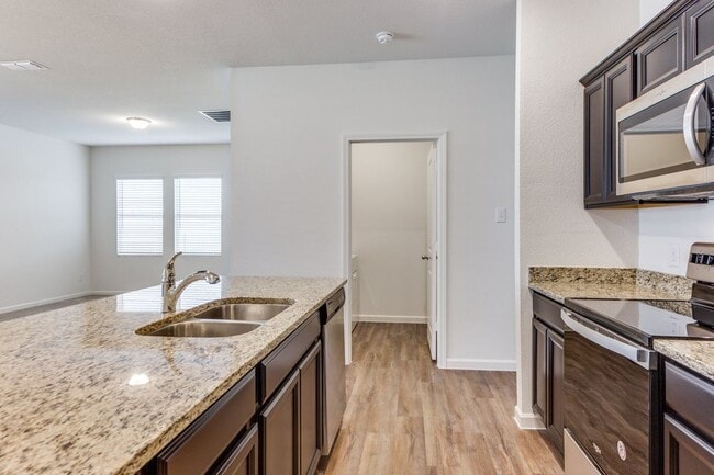 Building Photo - 205 Briar Cv