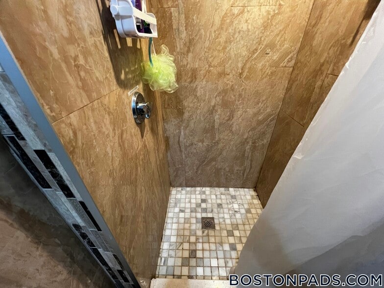 Building Photo - 7 Story St