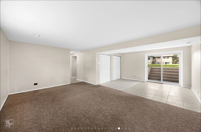 Building Photo - 728 Boxwood Dr