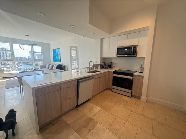 Building Photo - 20000 E Country Club Dr