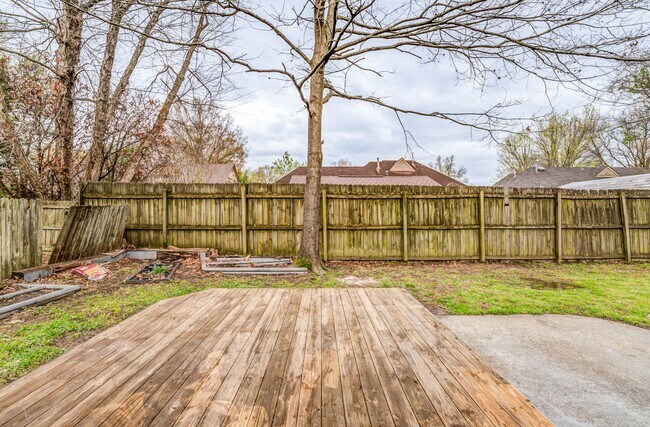 Building Photo - Style, Space, and Convenience in the Heart...