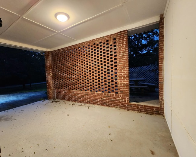 Building Photo - 207 Brook St