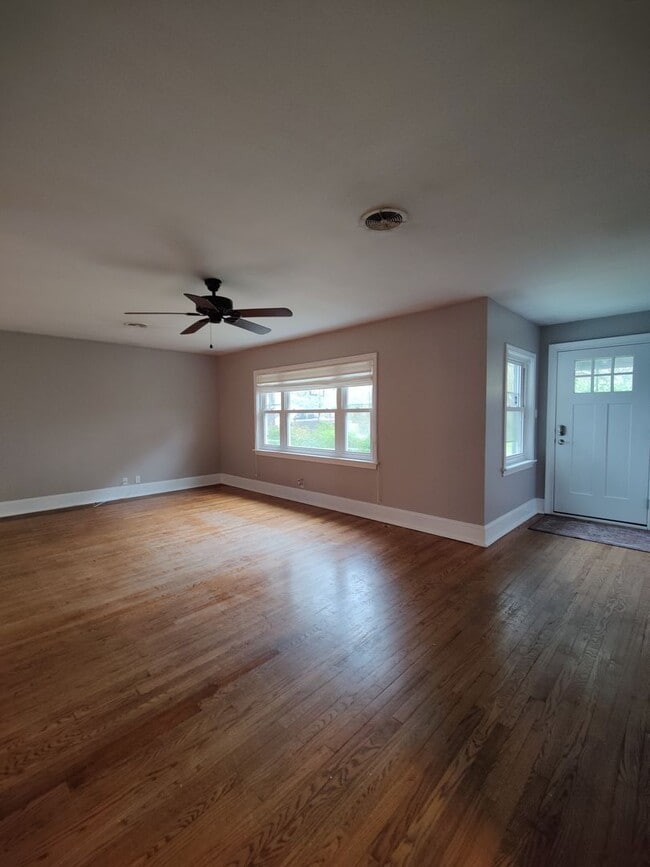 Building Photo - 3BD/2BA with a FLEX ROOM HOUSE IN WEST ASHLEY- Available June 1, 2026!