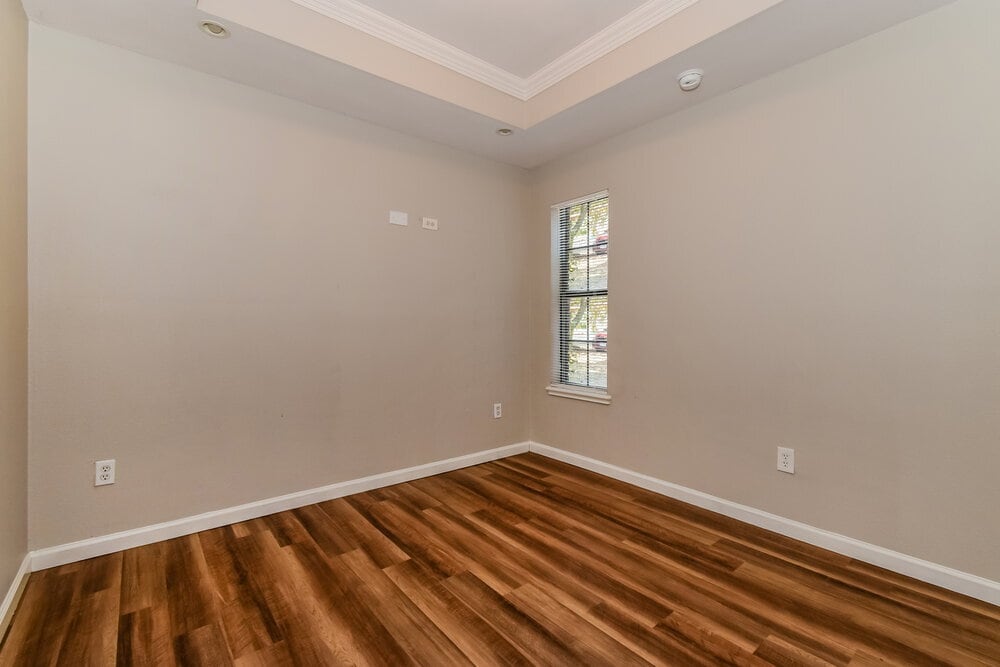 Building Photo - 543 Lakeside Dr