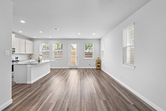 Building Photo - 9913 Brickhouse Dr