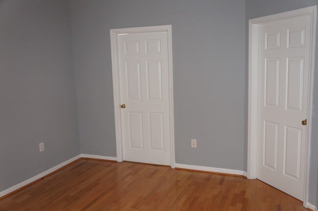 Building Photo - Rare 2 bed 2 bath condo located in The Tuscany