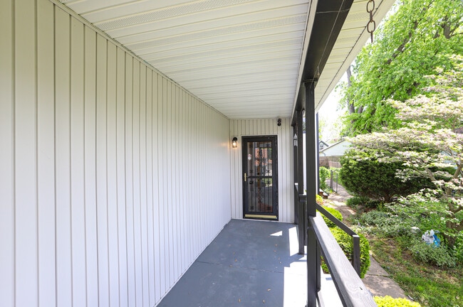 Building Photo - 617 Chestnut St