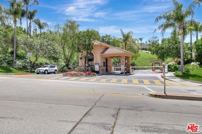 Building Photo - 24701 Cll Conejo