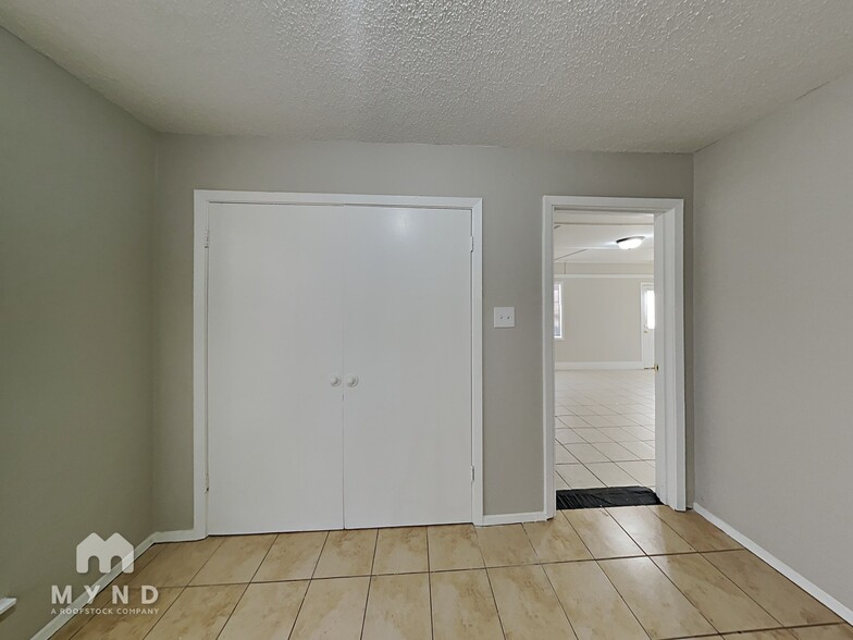 Building Photo - 6340 Yorkshire Cove